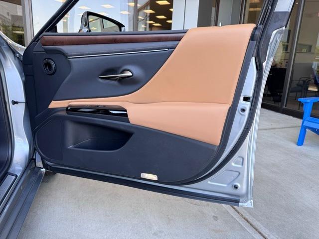 used 2025 Lexus ES 300h car, priced at $48,999