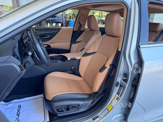 used 2025 Lexus ES 300h car, priced at $48,999