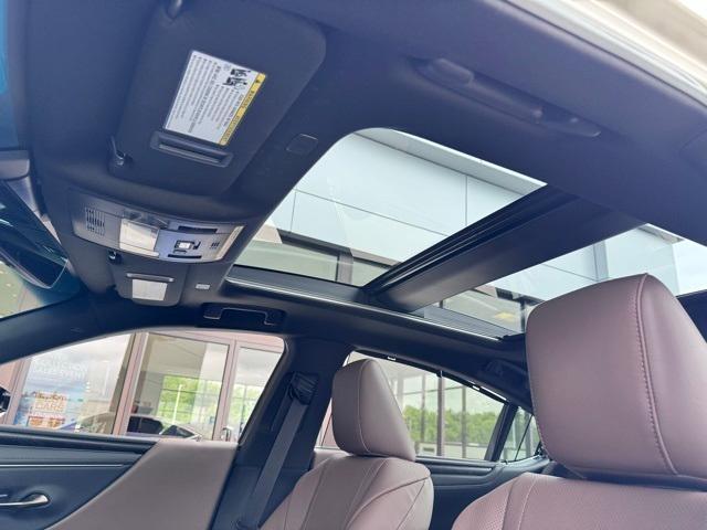 used 2025 Lexus ES 350 car, priced at $53,999