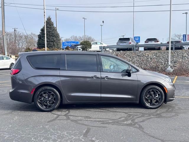 used 2023 Chrysler Pacifica Hybrid car, priced at $33,399