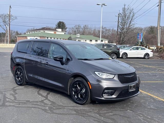 used 2023 Chrysler Pacifica Hybrid car, priced at $33,399