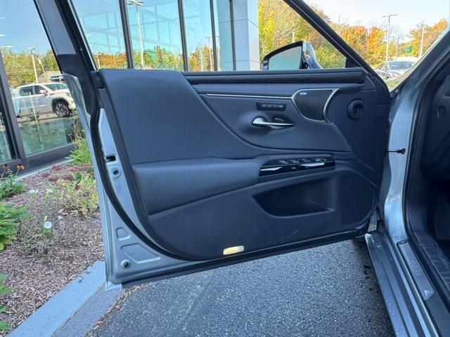 new 2025 Lexus ES 350 car, priced at $53,550