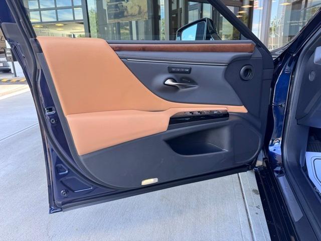 new 2025 Lexus ES 300h car, priced at $50,860