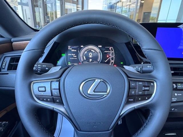 new 2025 Lexus ES 300h car, priced at $50,860