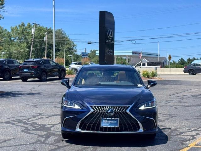 new 2025 Lexus ES 300h car, priced at $50,860
