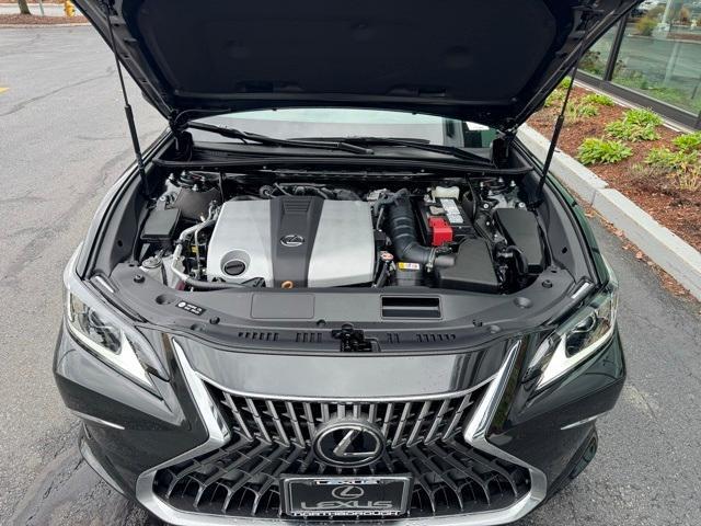 new 2025 Lexus ES 350 car, priced at $48,579