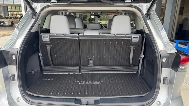 used 2022 Toyota Highlander Hybrid car, priced at $36,899