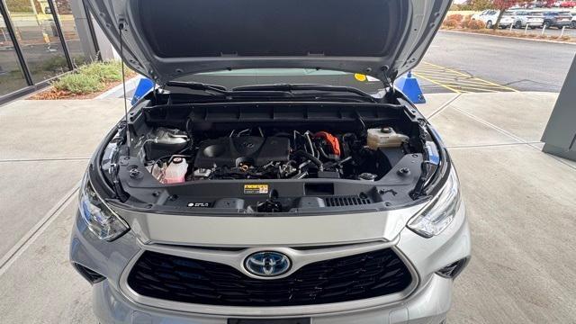 used 2022 Toyota Highlander Hybrid car, priced at $36,899