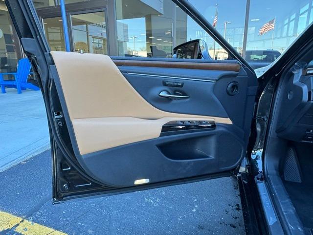 new 2025 Lexus ES 350 car, priced at $50,160