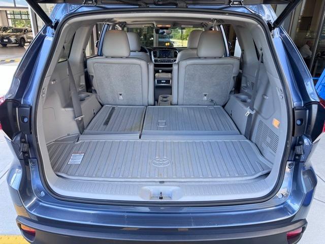 used 2019 Toyota Highlander car, priced at $28,999