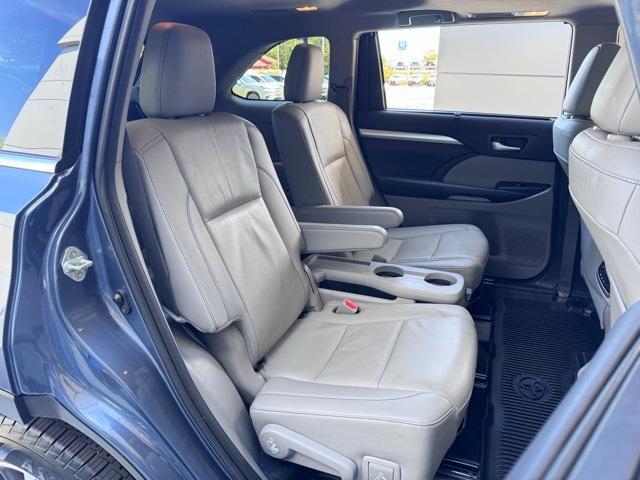 used 2019 Toyota Highlander car, priced at $28,999