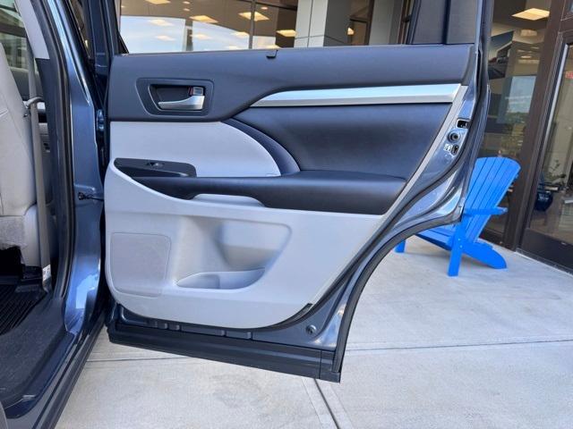 used 2019 Toyota Highlander car, priced at $28,999