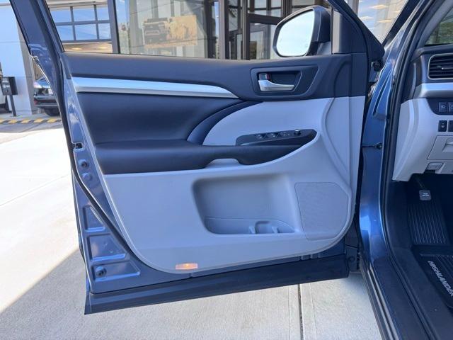 used 2019 Toyota Highlander car, priced at $28,999