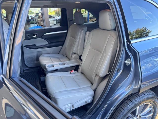 used 2019 Toyota Highlander car, priced at $28,999