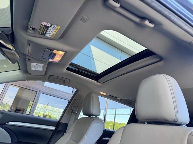 used 2019 Toyota Highlander car, priced at $28,999