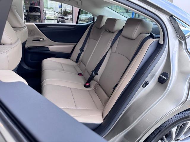 used 2021 Lexus ES 300h car, priced at $31,999