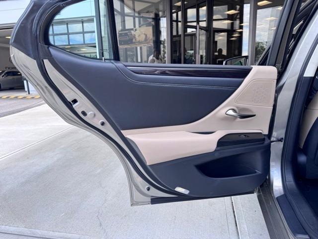 used 2021 Lexus ES 300h car, priced at $31,999