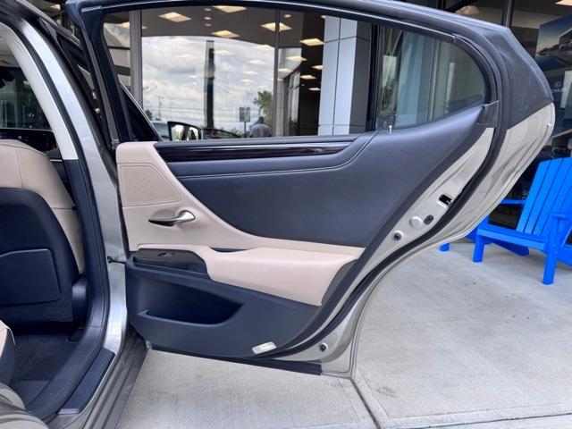 used 2021 Lexus ES 300h car, priced at $31,999