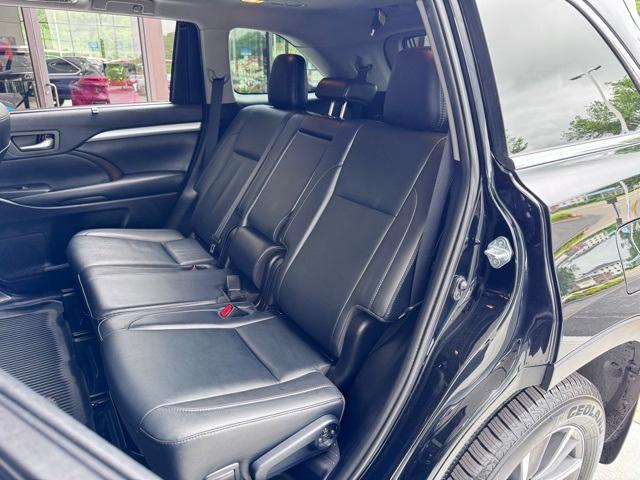 used 2019 Toyota Highlander Hybrid car, priced at $25,499