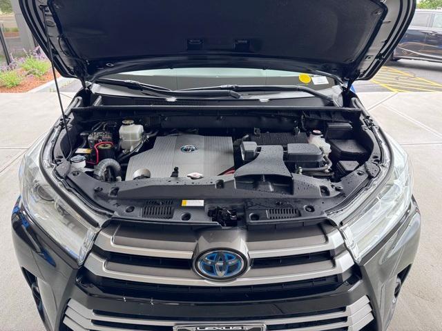 used 2019 Toyota Highlander Hybrid car, priced at $25,499