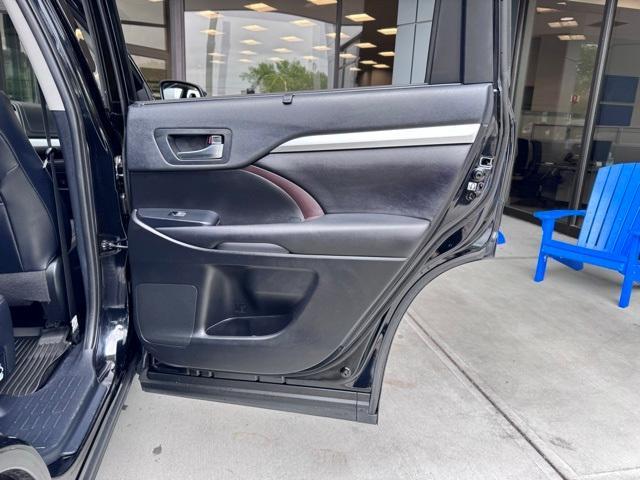 used 2019 Toyota Highlander Hybrid car, priced at $25,499