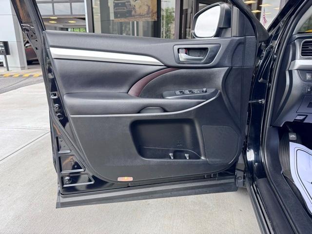 used 2019 Toyota Highlander Hybrid car, priced at $25,499