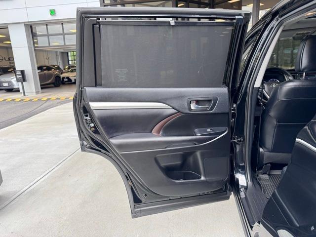 used 2019 Toyota Highlander Hybrid car, priced at $25,499