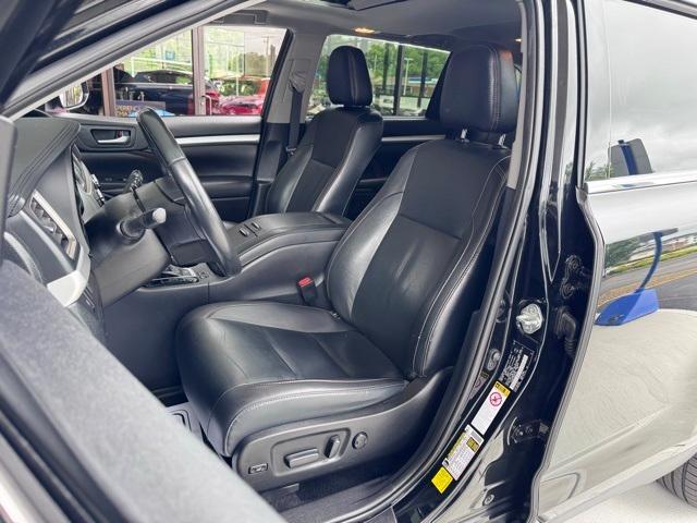 used 2019 Toyota Highlander Hybrid car, priced at $25,499