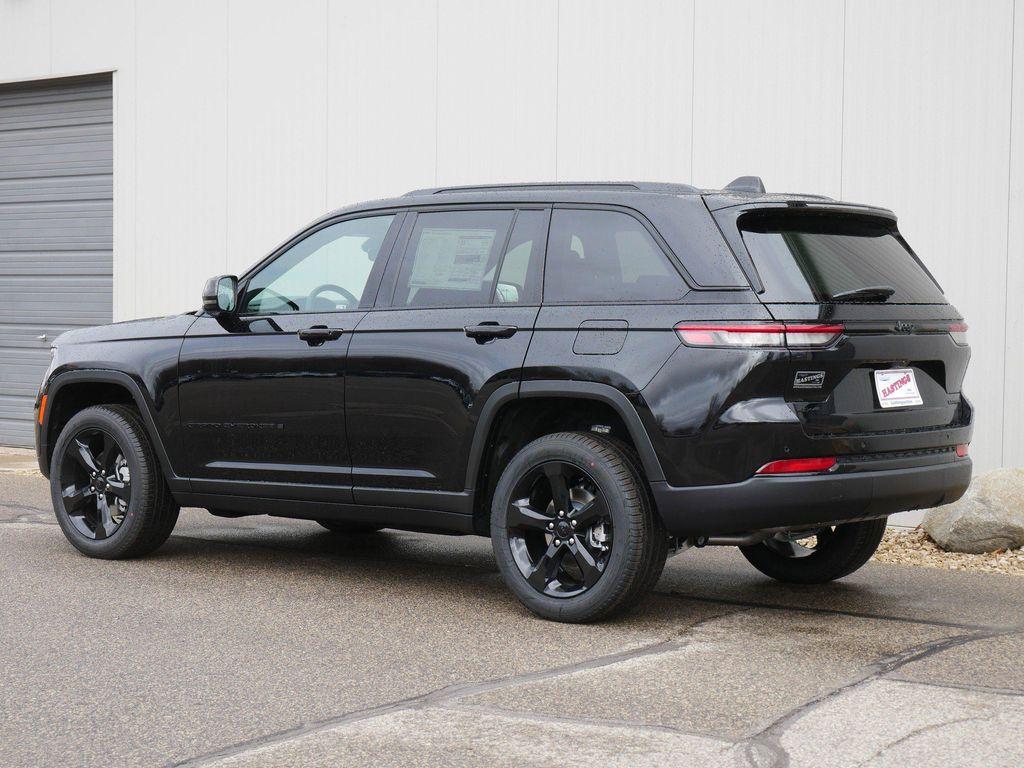 new 2025 Jeep Grand Cherokee car, priced at $42,498