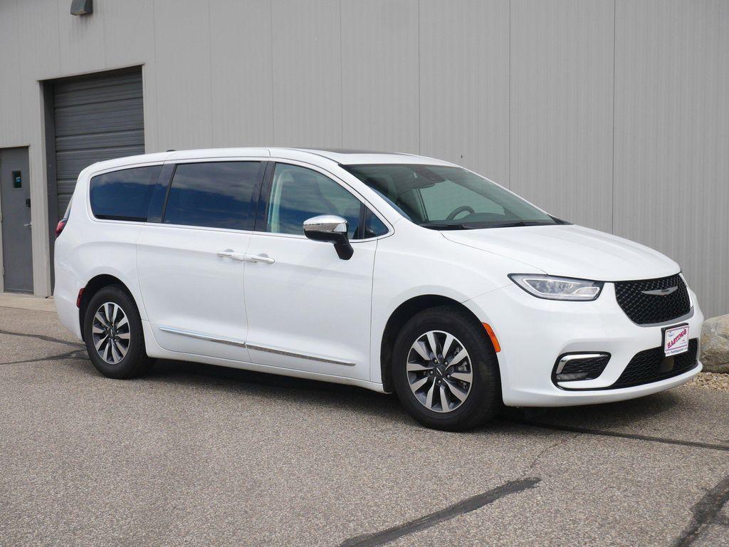 used 2023 Chrysler Pacifica Hybrid car, priced at $30,982