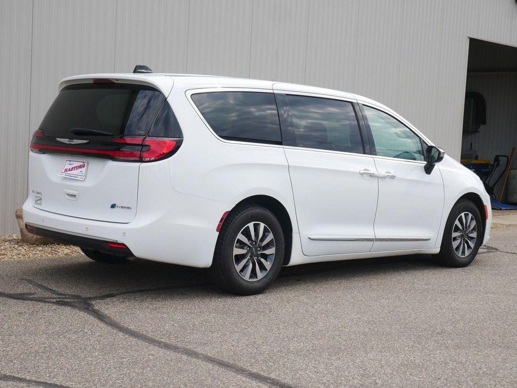 used 2023 Chrysler Pacifica Hybrid car, priced at $30,982