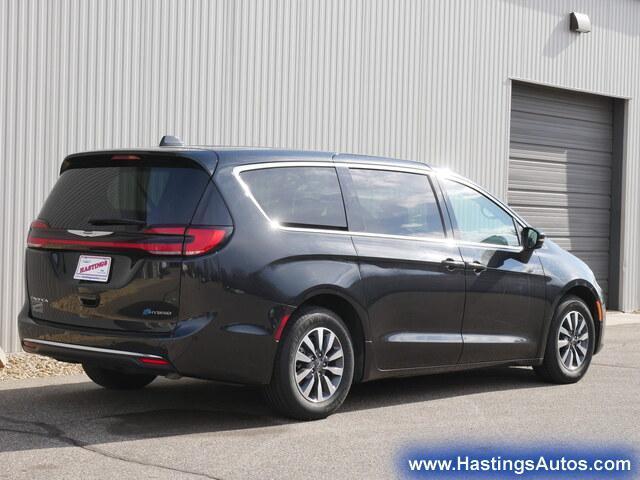 used 2022 Chrysler Pacifica Hybrid car, priced at $25,982