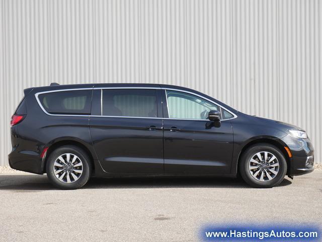 used 2022 Chrysler Pacifica Hybrid car, priced at $25,982