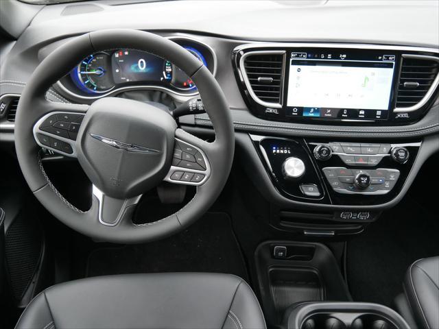 new 2025 Chrysler Pacifica Hybrid car, priced at $45,397