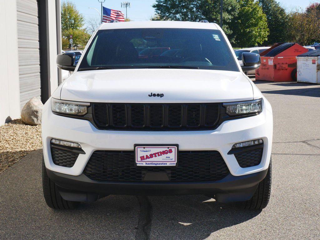 new 2025 Jeep Grand Cherokee car, priced at $46,390