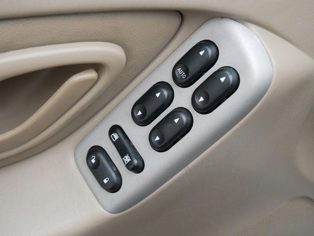 used 2003 Mazda Tribute car, priced at $982