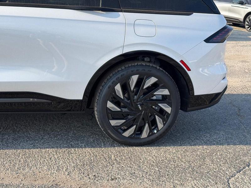 new 2025 Lincoln Nautilus car, priced at $67,645