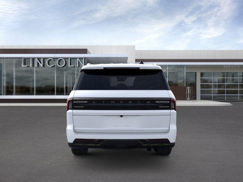 new 2025 Lincoln Navigator car, priced at $106,175