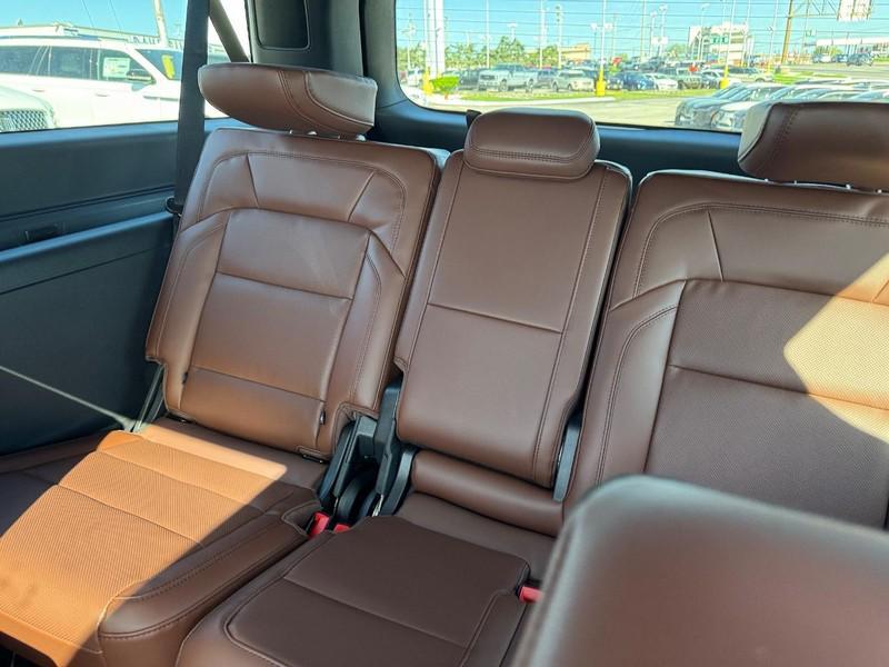 new 2025 Lincoln Navigator car, priced at $108,970
