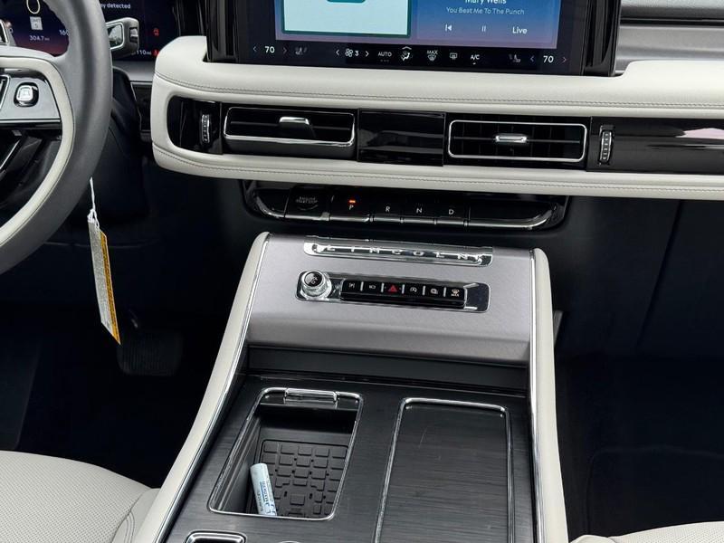 new 2025 Lincoln Aviator car, priced at $70,690