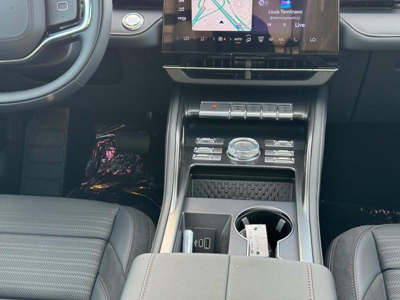 new 2025 Lincoln Nautilus car, priced at $70,095