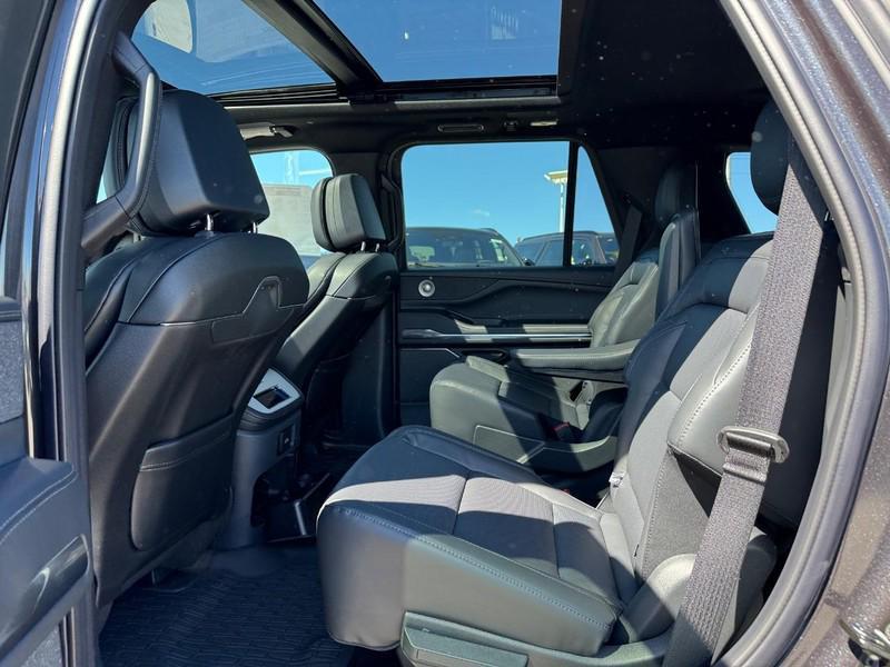 new 2025 Lincoln Navigator car, priced at $105,985