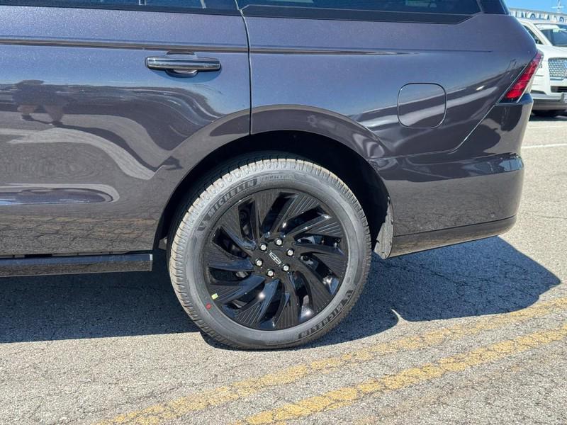 new 2025 Lincoln Navigator car, priced at $105,985