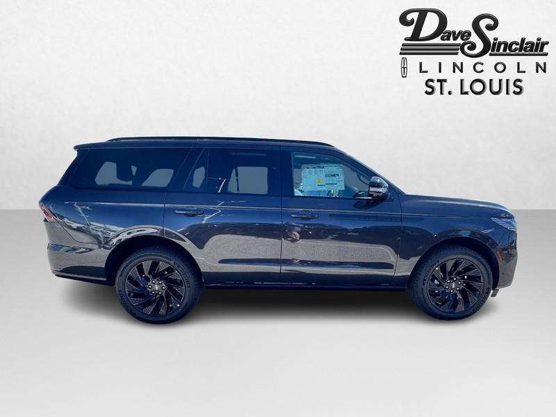 new 2025 Lincoln Navigator car, priced at $105,985