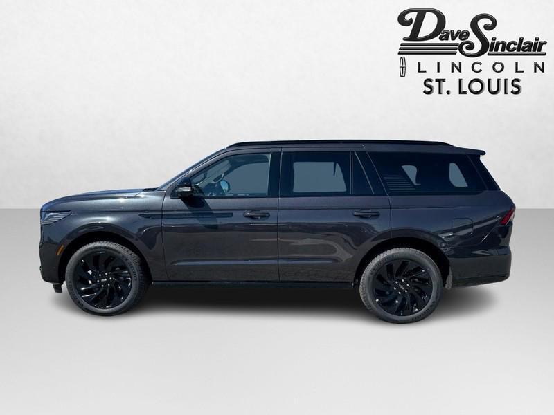 new 2025 Lincoln Navigator car, priced at $105,985