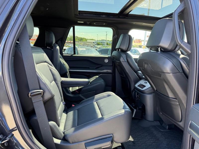 new 2025 Lincoln Navigator car, priced at $105,985