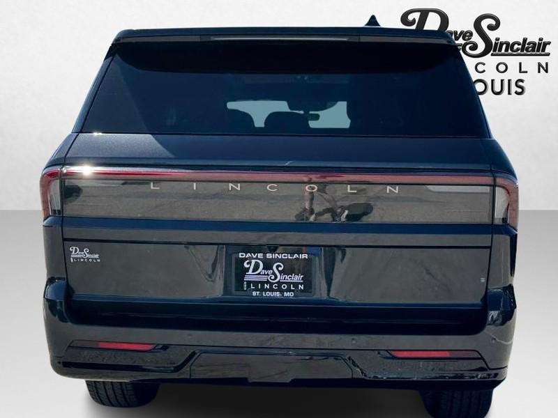 new 2025 Lincoln Navigator car, priced at $105,985