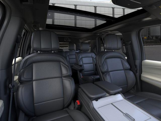 new 2025 Lincoln Navigator car, priced at $105,985