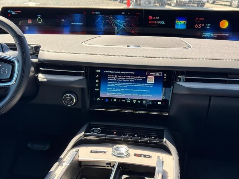 new 2025 Lincoln Navigator car, priced at $105,985