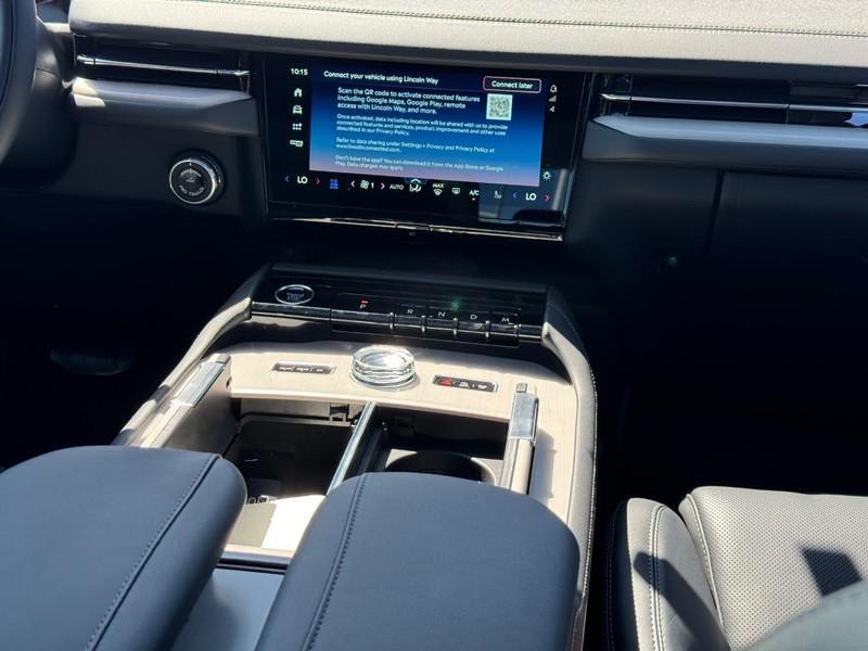 new 2025 Lincoln Navigator car, priced at $105,985